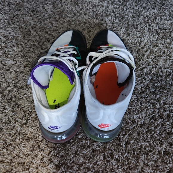 Lebron 18 - Picture 2 of 4